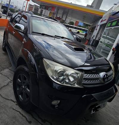 TOYOTA HILUX SW4 3.0 SRV 4X4 7 LUGARES 16V TURBO INTERCOOLER DIESEL 4P AUTOMÁTICO TOYOTA HILUX SW4 3.0 SRV 4X4 7 LUGARES 16V TURBO INTERCOOLER DIESEL 4P AUTOMÁTICO
